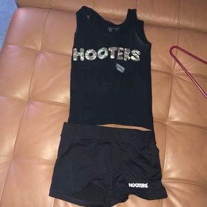 Hooters uniform